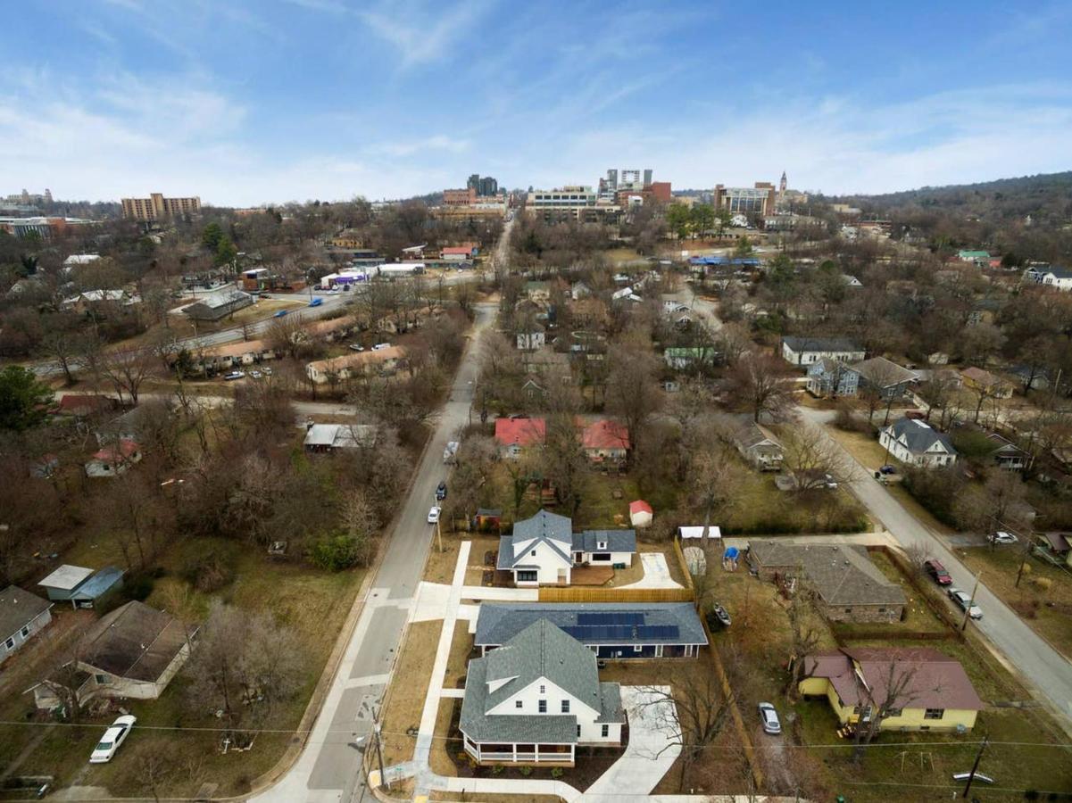 The Sofay Farmhouse - 1 Mile From U Of A - Luxury Amenities Fayetteville Exterior foto